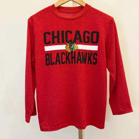 Boy’s Chicago Blackhawks NHL Red Long Sleeve Graphic T-Shirt Size M - Picture 1 of 9
